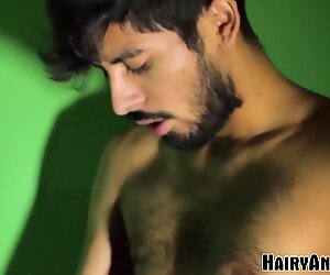 Hairyandraw Lucifer Angel Fucks Cub efter at have fået hovedet