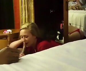 Suami berbagi istri seksinya dengan bbc saat liburan