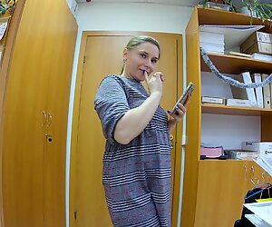 Bodystocking viuhahtelu toimisto - teaserissa