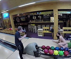 Hunt4k. Untuk Uang Lelaki, biarkan Orang Asing Poke Pacar Perempuan Ornella Morgen